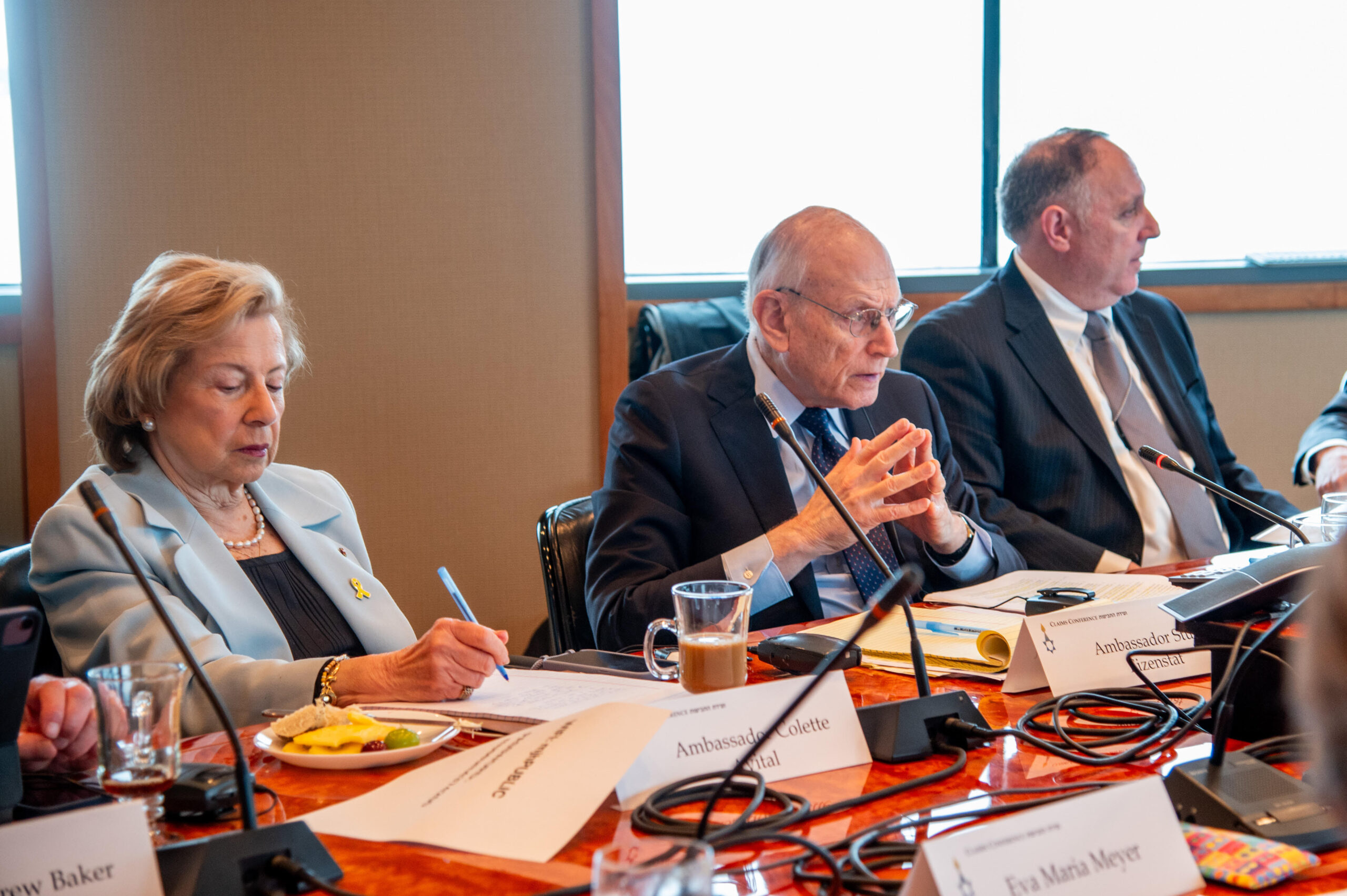 כתוצאה ממשא ומתן עם ממשלת גרמניה, הושגה תוספת לחינוך בנושא השואה ברחבי העולם.כמו כן, שורדי השואה יקבלו תוספת מימון לשירותי הרווחה